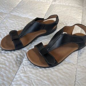 Taos the show black comfort sandals size 10
